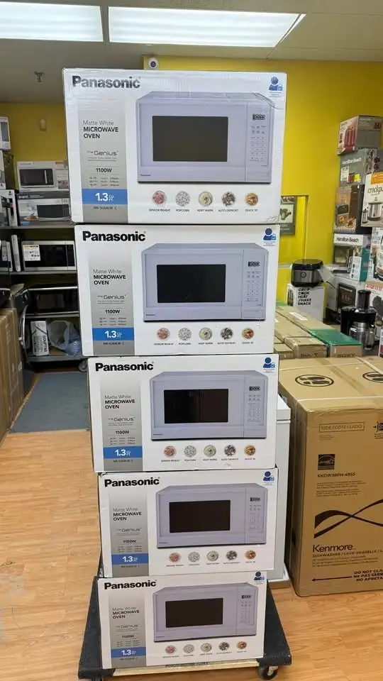 Panasonic 1.3 Cu. Ft. 1100W Countertop Microwave Oven – White in Microwaves & Cookers in Mississauga / Peel Region - Image 4