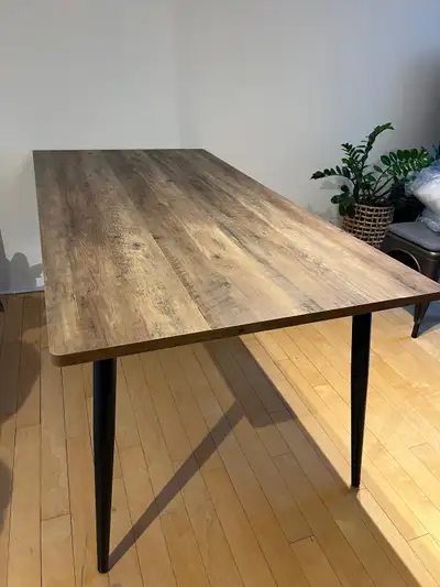 Tabletop: 3D printed imitation oak veneer atop engineered wood. Legs: iron. Seats: up to 8 people (w...