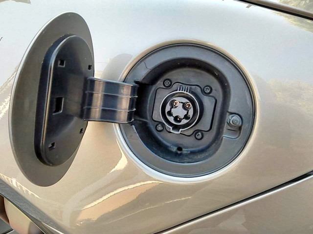 aluminum body, electric drive 2012 Fisker Karma with 2 rim sets in Cars & Trucks in Ottawa - Image 4