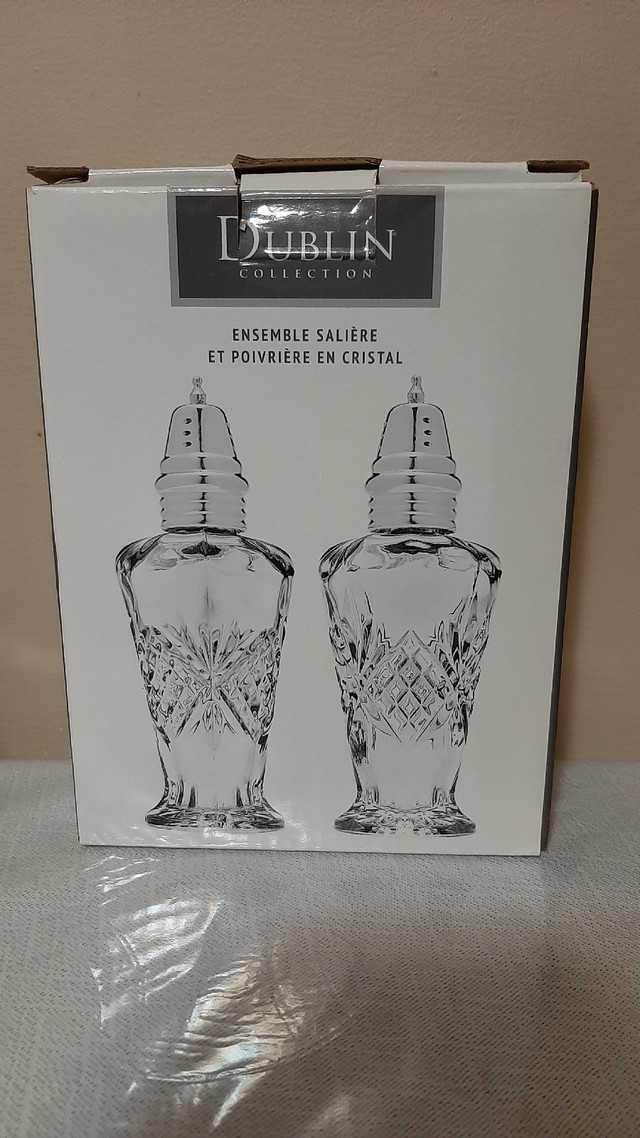 Brand new Decorative Crystal Salt and Pepper Shaker set in Other in Thunder Bay - Image 3