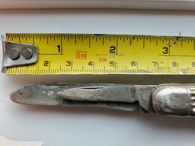 Vintage Folding Pocket Knife Shield Emblem - Two Blades in Arts & Collectibles in Winnipeg - Image 7