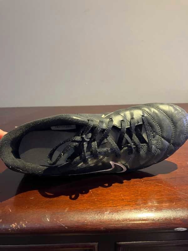 Size 6 Soccer cleats in Soccer in Peterborough - Image 2