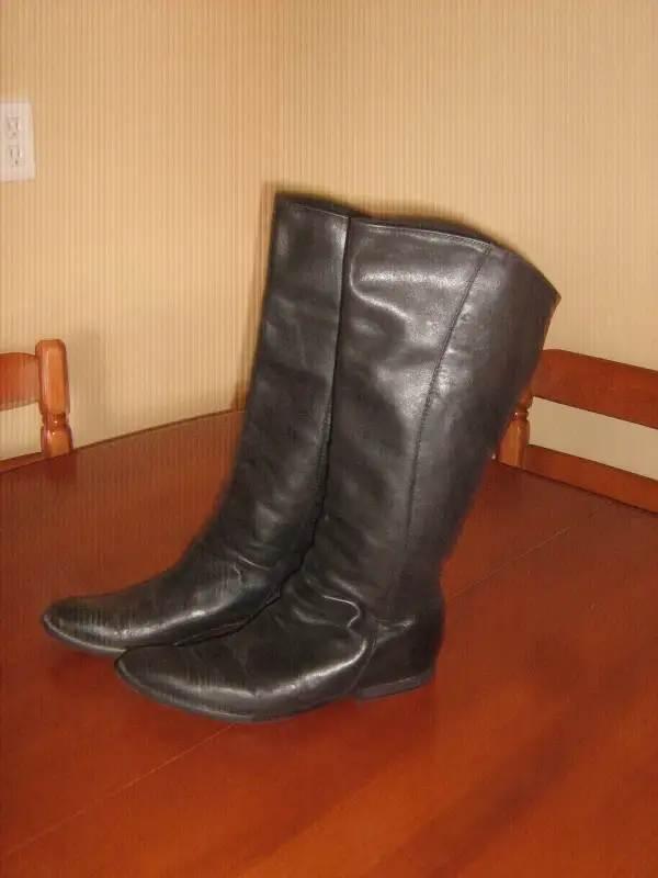 WOMEN'S LEATHER BOOTS  -  2 PAIRS in Women's - Shoes in Ottawa - Image 3