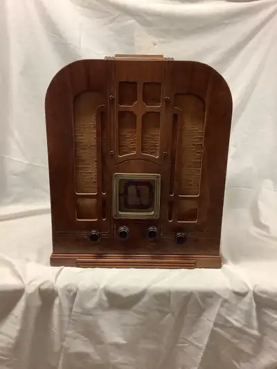 Vintage 1936 Canadian General Electric Radio. Model A-54, table model, tombstone- decorative upright...