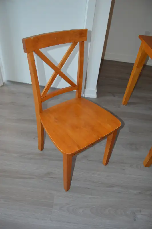Solid Wood dinning table set with four chairs - 3 ft X 4 ft in Dining Tables & Sets in Markham / York Region - Image 9