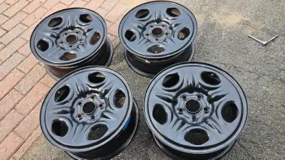 4 16" x 6.5 rims very good condition from Ford Escape . Bolt pattern 5x114, Bore 62 mm, offset 44mm....