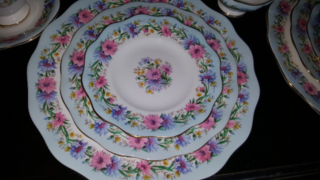 BEAUTIFUL FOLEY CHINA SET VINTAGE DISHES FOR 6 - DINNER, CUPS in Kitchen & Dining Wares in Barrie