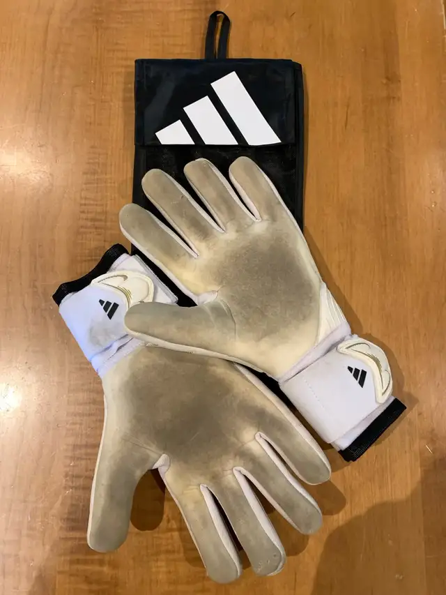 Adidas Copa Pro Goalkeeper Gloves in Soccer in Markham / York Region - Image 3