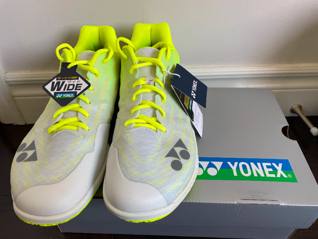 Yonex Power Cushion Aerus Z2 Wide Men's Badminton Shoes Size 10 in Tennis & Racquet in City of Toronto - Image 2