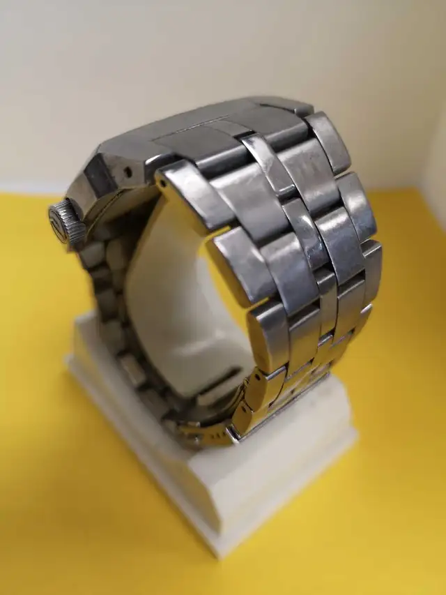 Montre Robuste pour homme in Jewellery & Watches in City of Montréal - Image 4