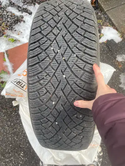 Nokian Hakkapelitta snow tires Excellent condition 235/55R20 R5 SUV Purchased November 2022 and used...
