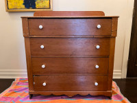 ANTIQUE PINE CHEST OF DRAWERS / COMMODE EN PIN