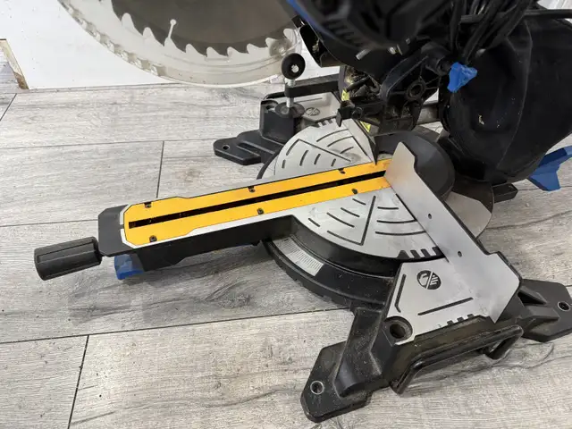 Mastercraft 15 Amp Single-Bevel Sliding Compound Mitre Saw  in Power Tools in Oshawa / Durham Region - Image 4