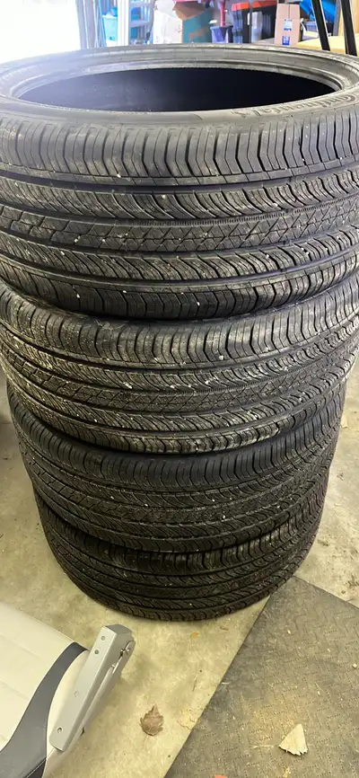 Like new tires 1000km in them. . 2025 9/32 remaining.