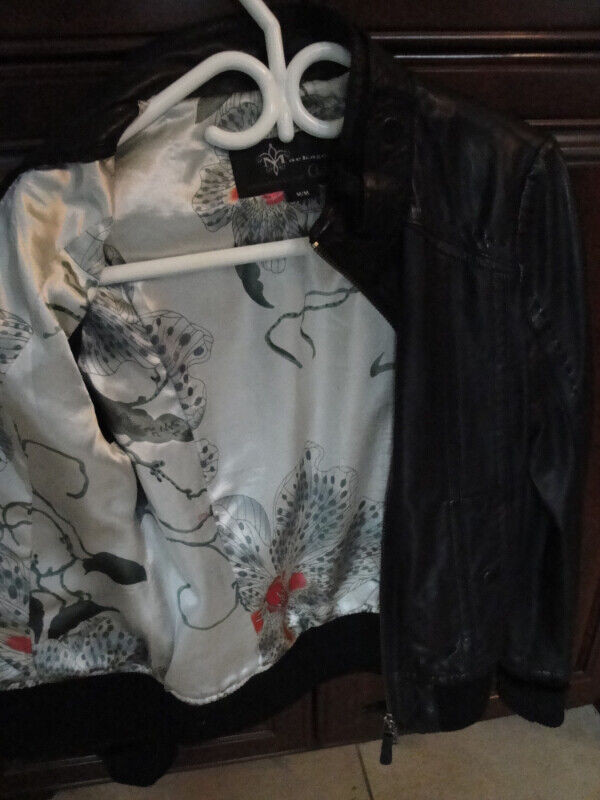 Aritzia -Mackage Ladies Leather Jacket - Black - Medium in Women's - Tops & Outerwear in Ottawa - Image 3