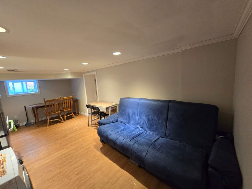 Furnished 1 Bedroom Apt Yonge/Sheppard Nov/ Oct to End of April 3