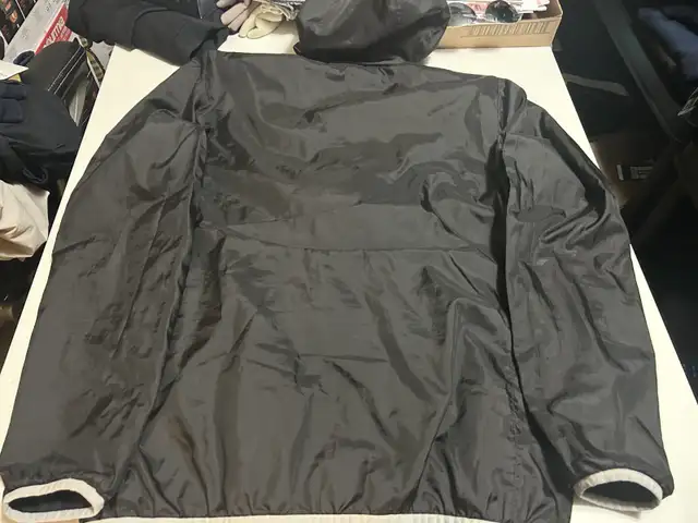 Puma Active Wear Gym Sports Jacket in Kids & Youth in Calgary - Image 5
