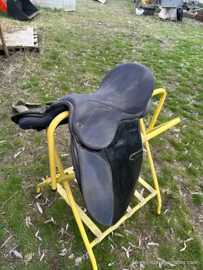 Riviera Synthetic All-Purpose English Saddle, Black, View more