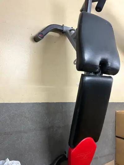 Bowflex ab bench/core trainer in good condition. Features: * Heavy-duty steel frame * Comfortable pa...