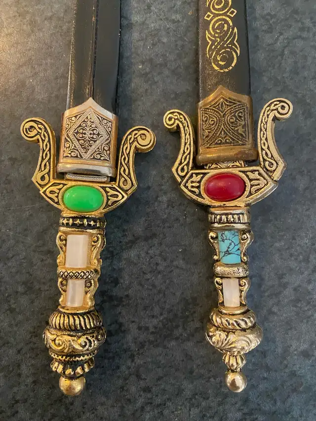 2 Vintage Ornate Dagger Letter Openers with sheaths. in Arts & Collectibles in Markham / York Region - Image 3