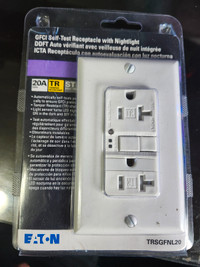 20A - SELF-TEST RECEPTACLE WITH NIGHTLIGHT - EATON - NEW SEALED
