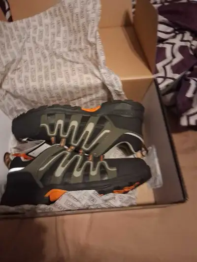 Dakota size 11 safety shoes new., View more