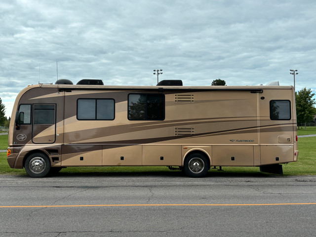 Fleetwood, Pace Arrow 36D Motor Home W24 Chassis Chevy 8.1 L in RVs & Motorhomes in Belleville - Image 2