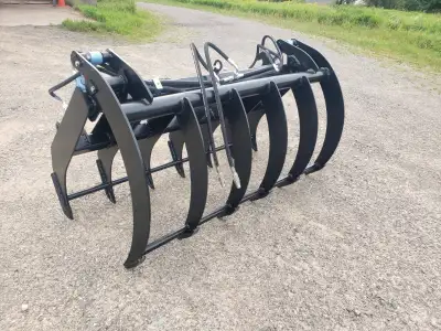 Fourche à racines et branchage, l'outil parfait pour nettoyer vos terrains au prinptemps