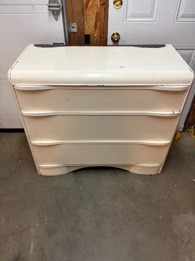 Vintage Art Deco Waterfall Dresser in Arts & Collectibles in Cole Harbour - Image 4