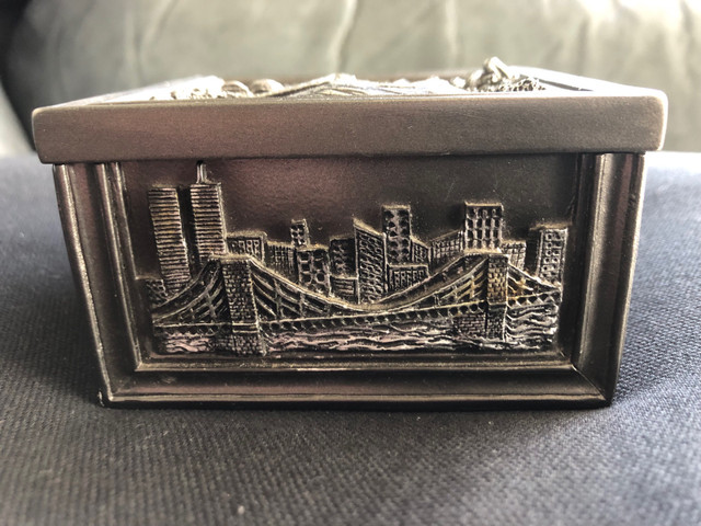 Pre 9/11 New-York City jewelry souvenir box memorabilia. in Arts & Collectibles in Hamilton - Image 2