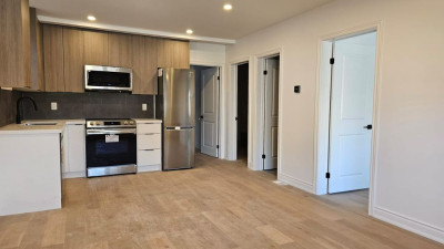 Newly built 3 bd apartment/Humber College lakeshore!