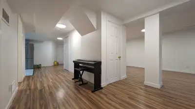 GREAT and IDEAL FOR PURE VEGETARIANS Available for 1 or 2 people. Shared Room in Bright Spacious Leg...