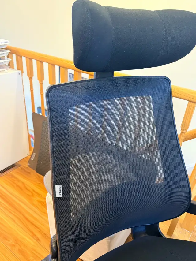 Solid Ergonomic Office Chair in Chairs & Recliners in Markham / York Region - Image 6