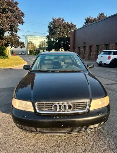 1999 Audi a4 Quattro b5 Moteur : 1.8T Transmission : 5 speed manual Kms : 182 000 Car drives good (...