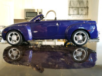 1;18 Diecast Maisto 2004 Chevrolet SSR Convertible Purple