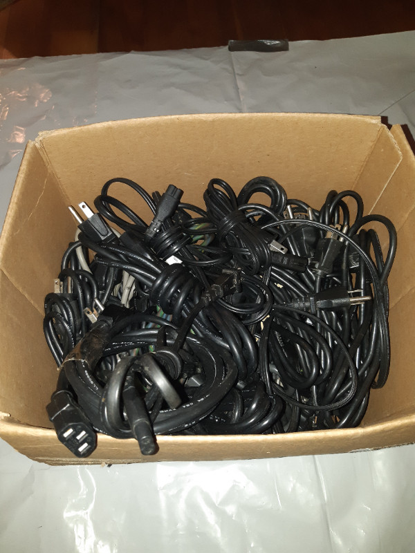Box of Destop/Pc  type wall plugs... in Cables & Connectors in City of Halifax - Image 3