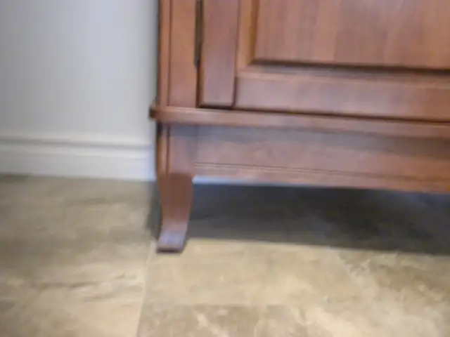 bureau in Dressers & Wardrobes in Trois-Rivières - Image 4