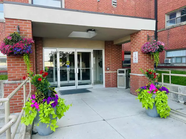 2 bedroom suite ~ Hamilton Mountain