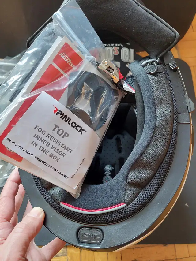 New Nolan Helmet N70-2 GT Classic N-Com metal white XL in Motorcycle Parts & Accessories in Laval / North Shore - Image 10