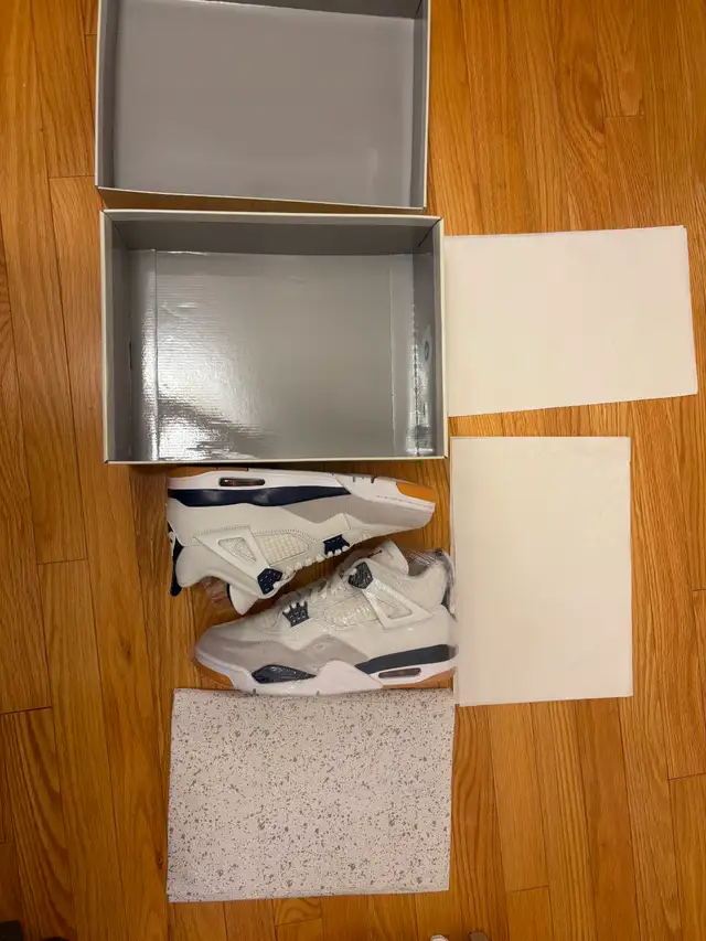 100% Authentic Jordan 4 SB Navy size 10.5 in Men's Shoes in Markham / York Region - Image 3