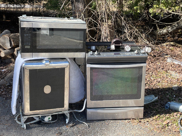 Free scrap— pick up in Microwaves & Cookers in Trenton
