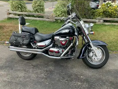 04 Suzuki Intruder 1500 LC in excellent condition. Good battery, drivers backrest, new bulbs in hiwa...