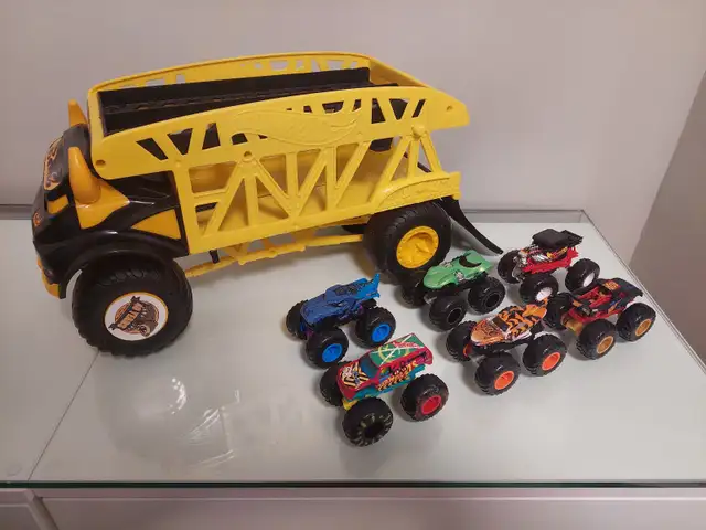Hot Wheels Monster Mover with 6 Monster Trucks628643652958751223