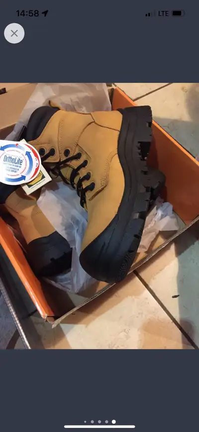 Chaussures et bottes de travail neuf, prix variés., View more