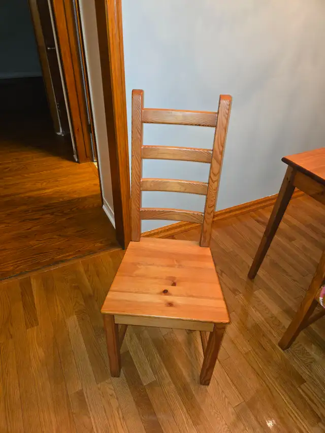 Wooden table and chairs for sale in Dining Tables & Sets in Hamilton - Image 4