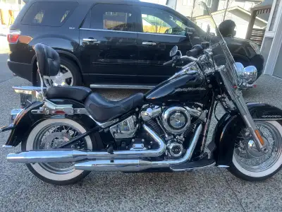 2018 Harley Davidson Deluxe Heritage Softail. 14,570 km. 1,753cc Comes with quick release windshield...