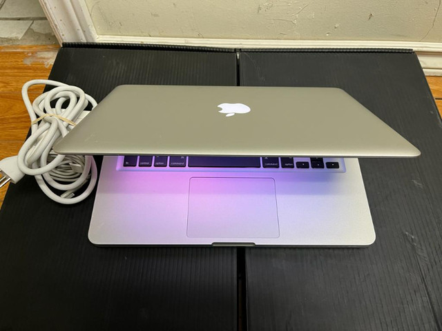 MacBook Pro 13 inch Intel Core i5 Camera 8 gb Ram 500 gb Storage in Laptops in Mississauga / Peel Region - Image 2