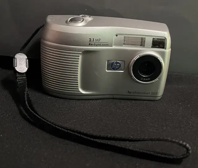 2.1 Megapixel HP Photosmart 320 Digital Point and Shoot Camera