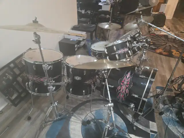 Pearl drum set for sale--- lots of extra parts in Drums & Percussion in Kawartha Lakes - Image 7