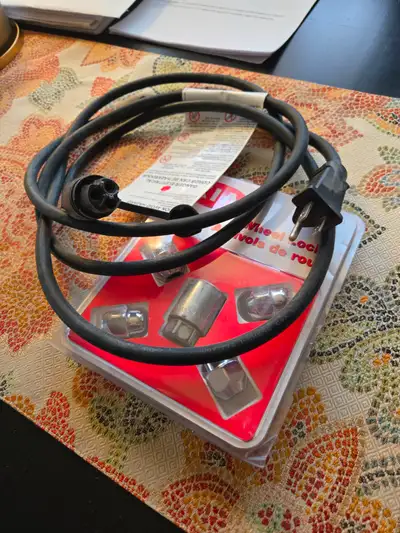 KIA WHEEL LOCK SET AND BLOCK HEATER CORD WITH SPECIAL KIA END $20 FOR BOTH
